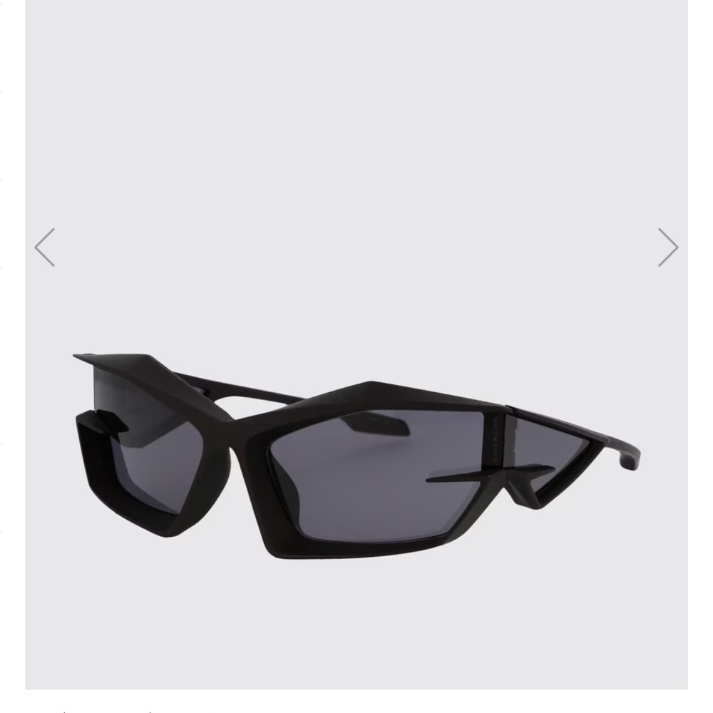 GIVENCHY
Smoke Irregular Men's Sunglasses
Item No. GV40049| 02A 69 (UNISEX) - Picture 10 of 10